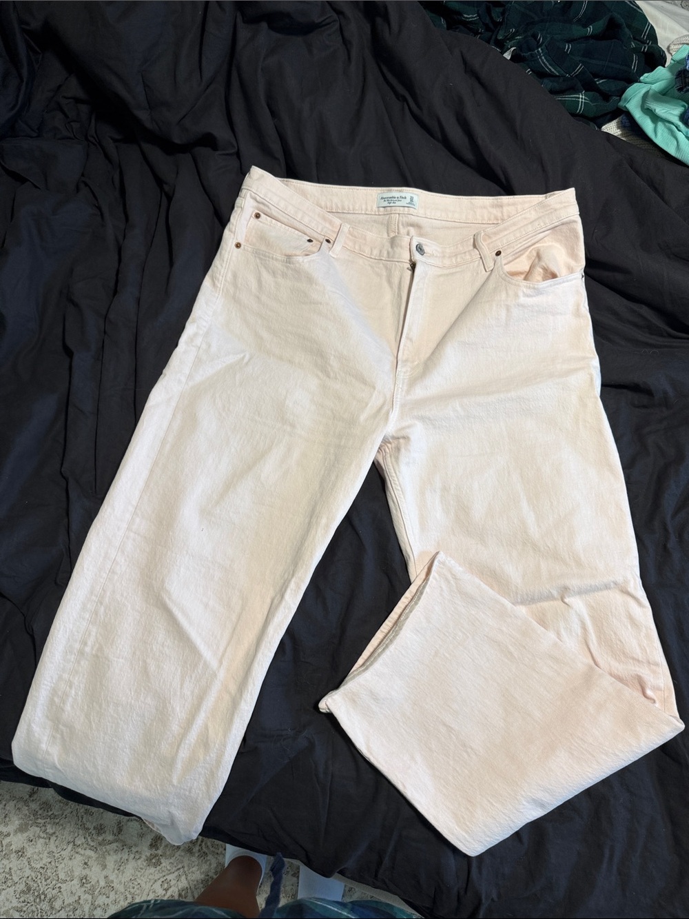 Abercrombie 90s Relaxed Jean in Pale Blush